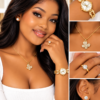 Collage publicitaire de bijoux dorés scintillants Coffret Bijoux Femme Doré Fancy – Montre, Collier Fleur, Bague et Boucles d’Oreilles – Écrin Cœur Rouge